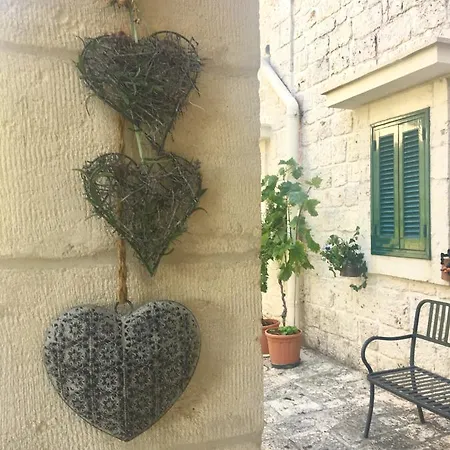 Cenzina Bed & Breakfast 3*